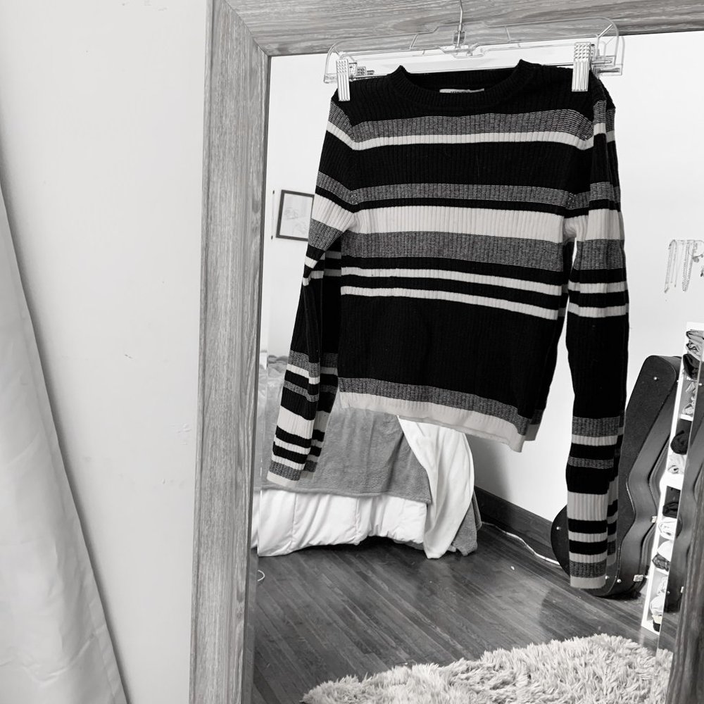 Forever 21 Navy & White Striped Crop Sweater